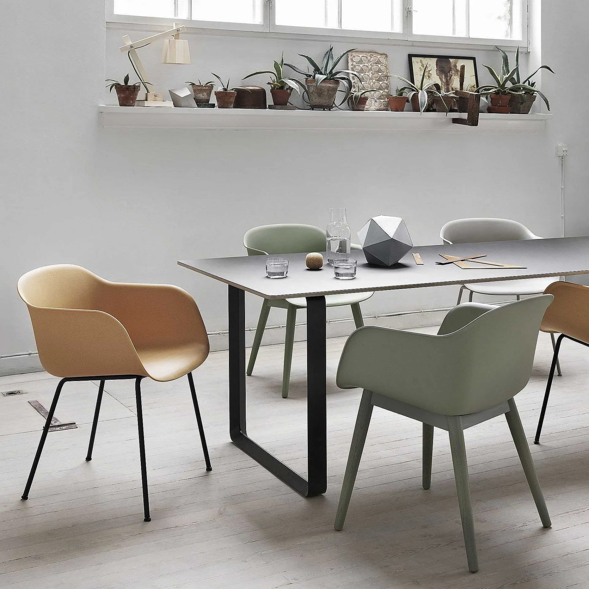 Muuto Dining Tables*70/70 Table | Black Linoleum