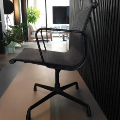 Vitra Office Chairs*Aluminium Chair Ea 108 | Office Armchair | Black | Ex-Display
