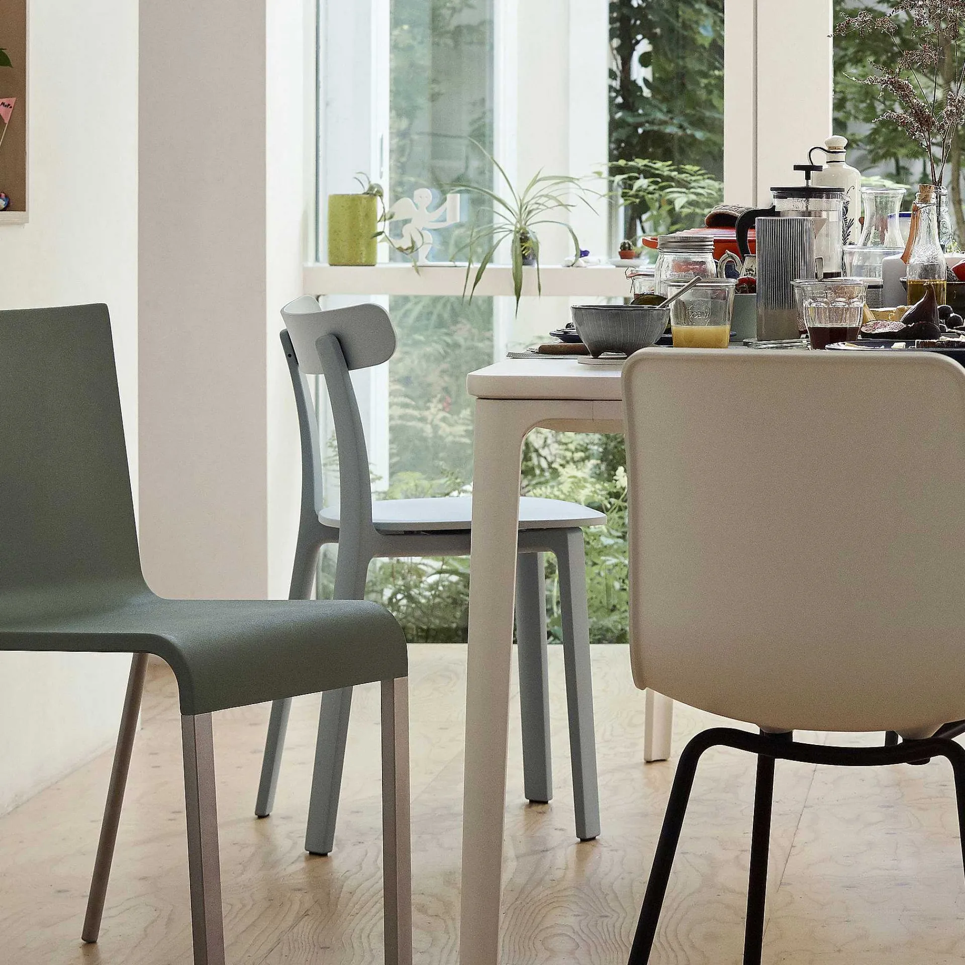 Vitra Chairs*Apc - All Plastic Chair | Ice Grey, Two Tone