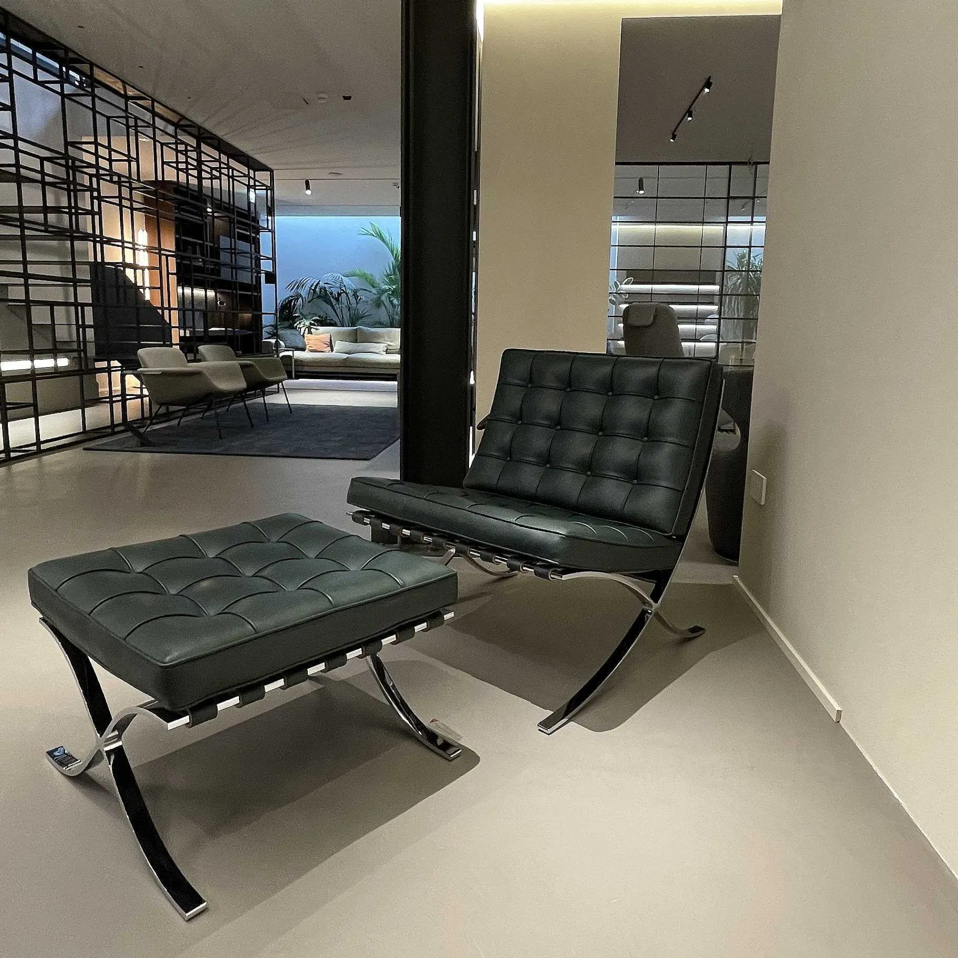 Knoll Single Armchairs*Barcelona Chair & Ottoman | Armchair | Chrome/Bauhaus Leather - Ex Display
