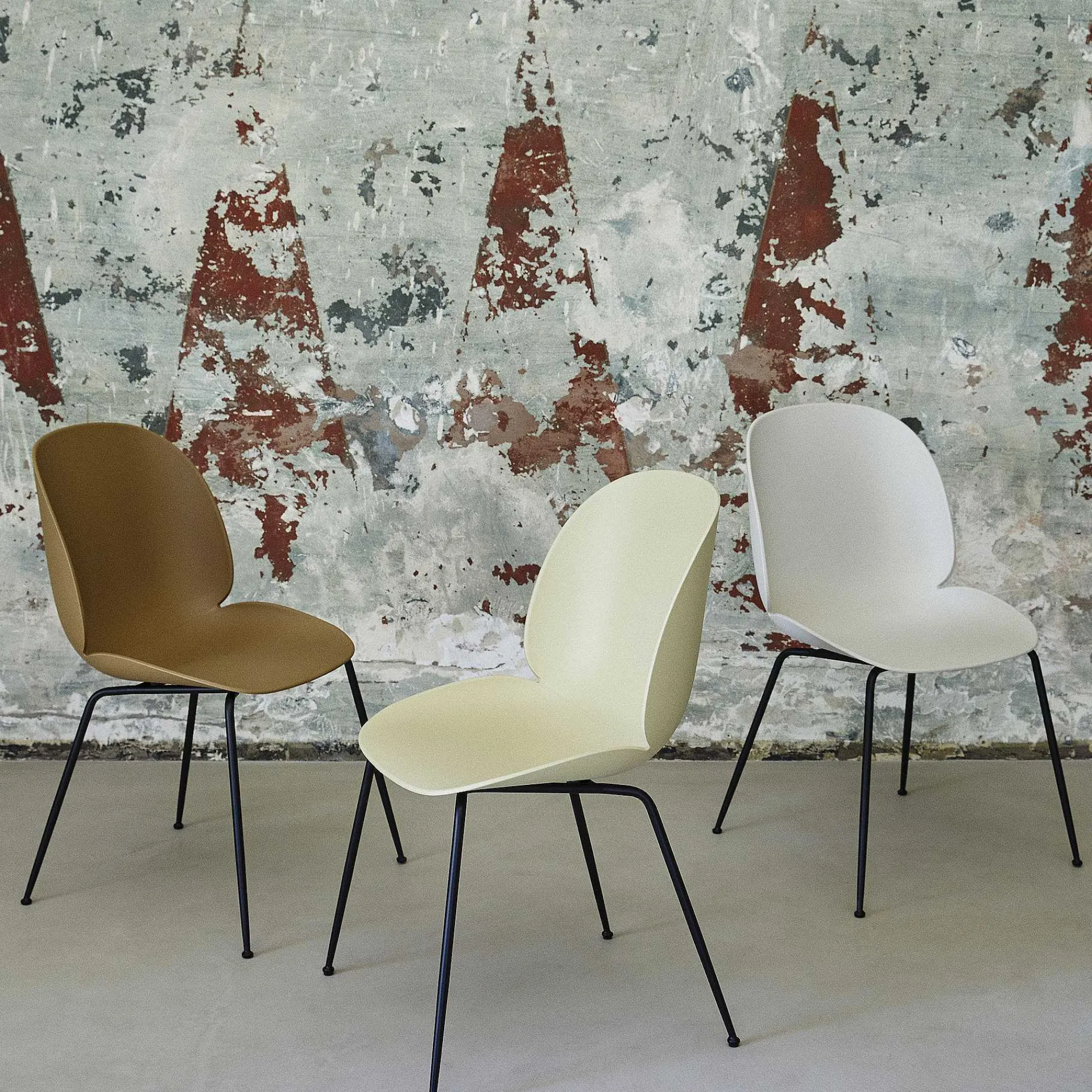 GUBI Outdoor Chairs*Beetle Dining Chair | Amber Brown