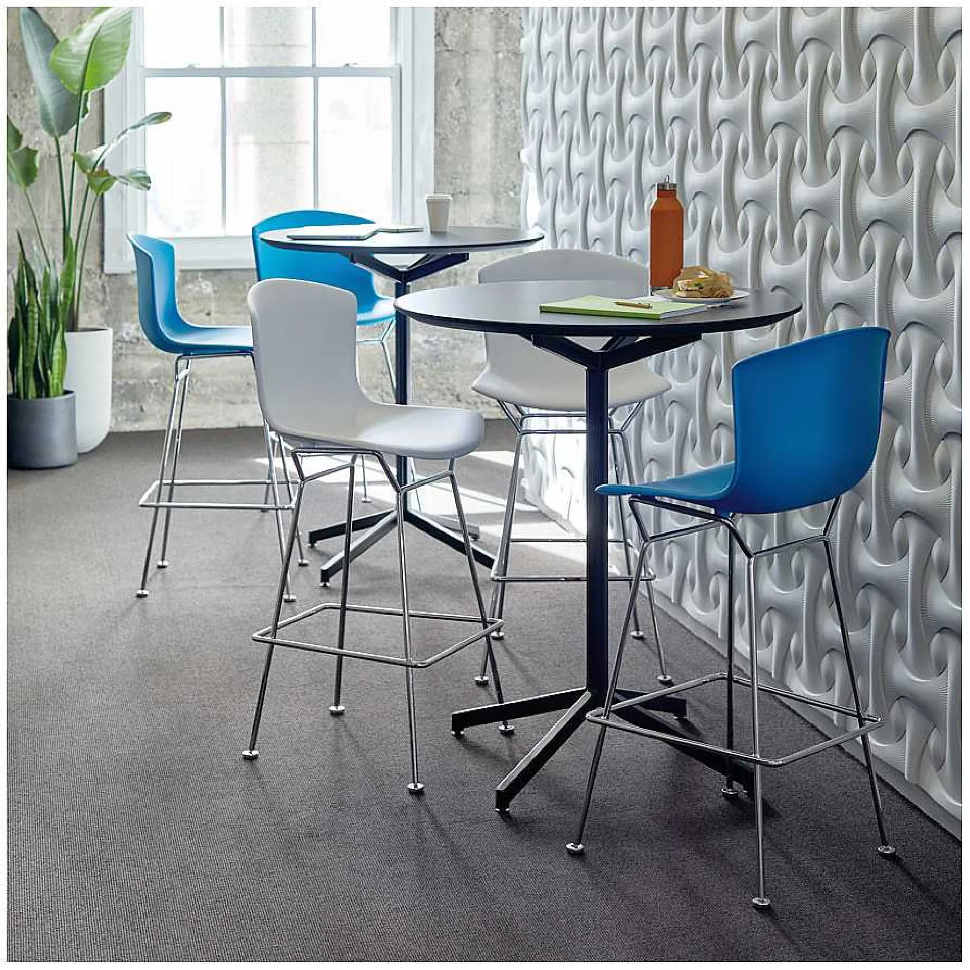 Knoll Stools*Bertoia Plastic Bar Stool | Chrome/White