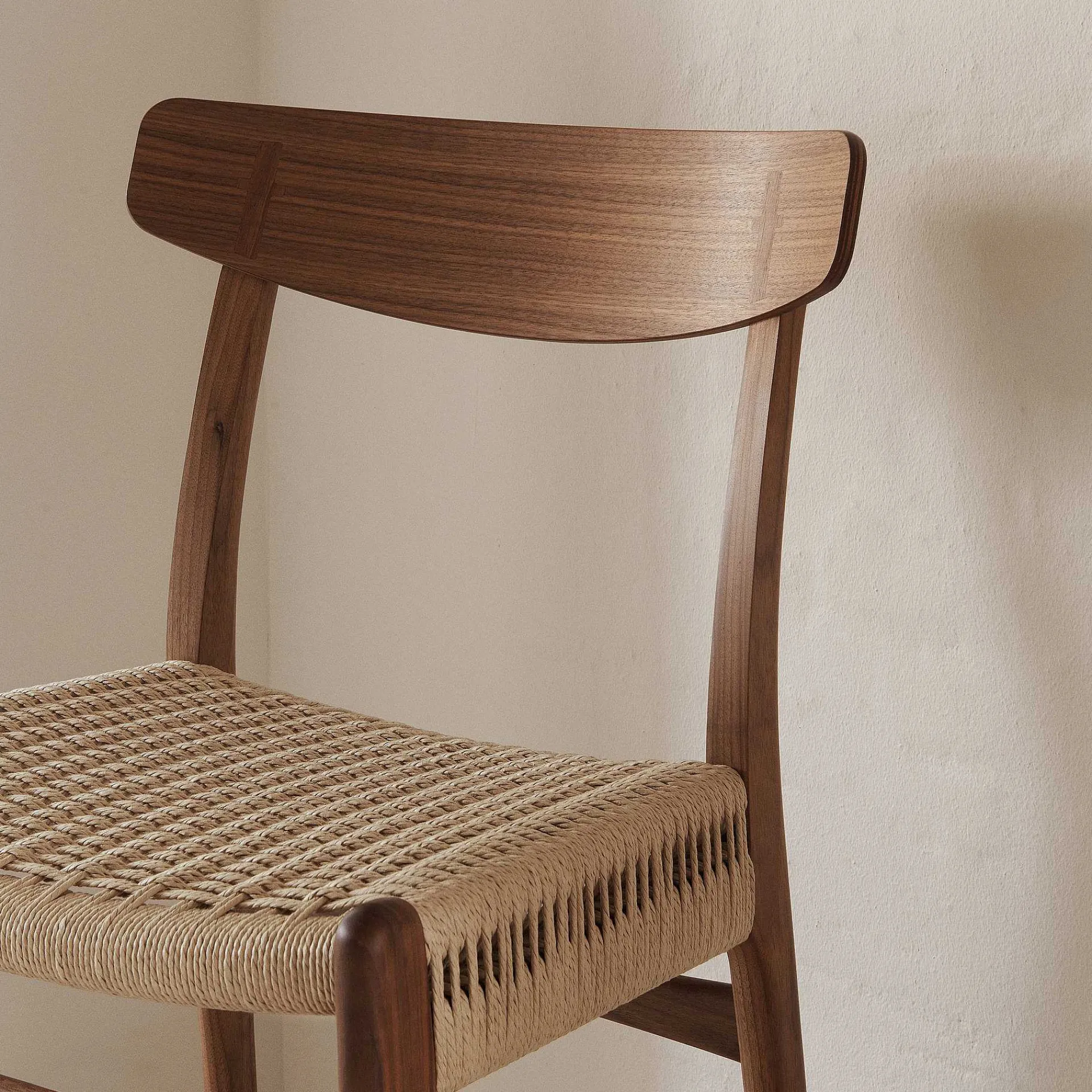 Carl Hansen & Søn Chairs*Ch23 | Chair | Oiled Walnut - Natural Paper Cord