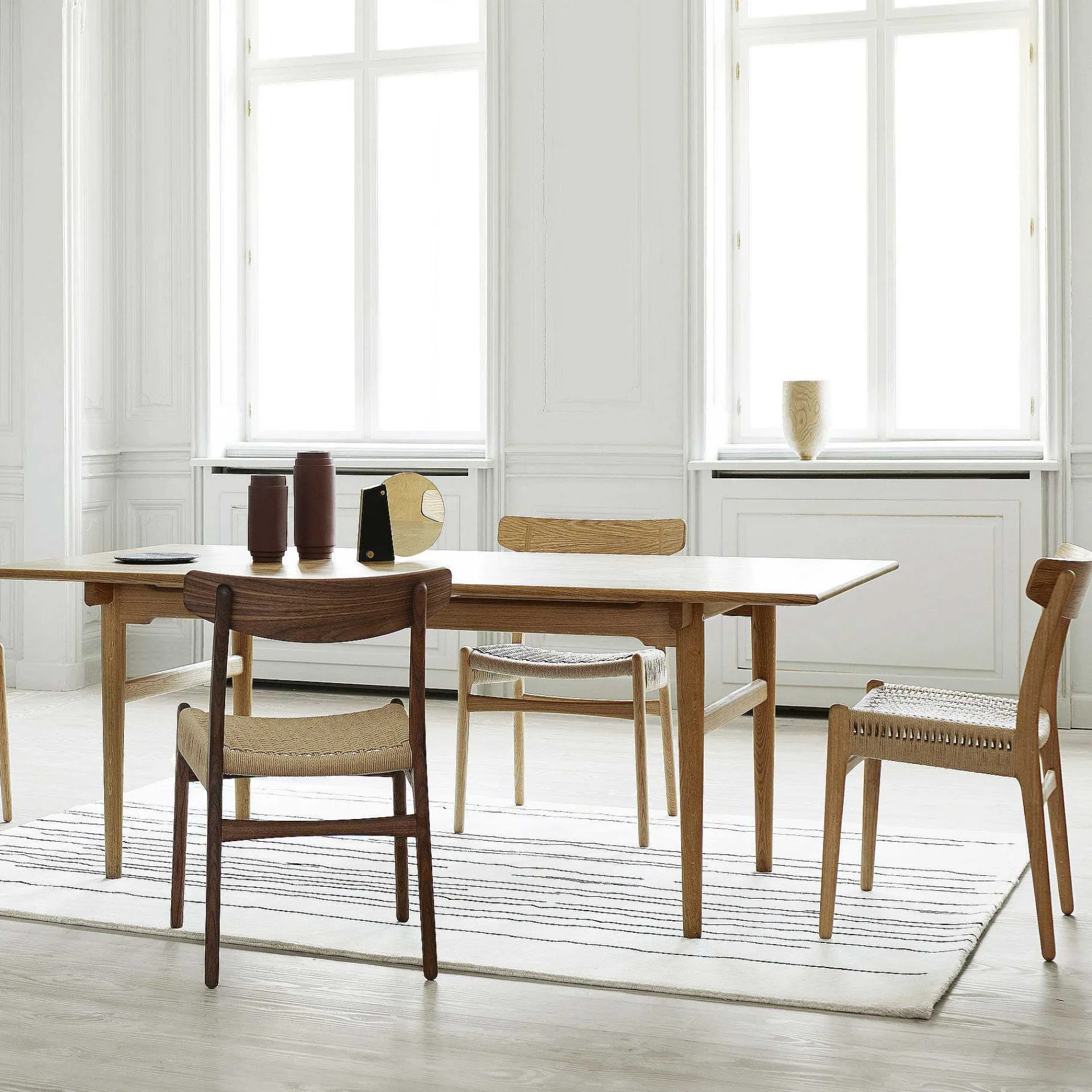 Carl Hansen & Søn Chairs*Ch23 | Chair | Oiled Walnut - Natural Paper Cord