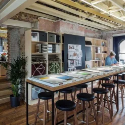 Carl Hansen & Søn Stools*Ch56 | Stool | Oiled Walnut - Black Leather