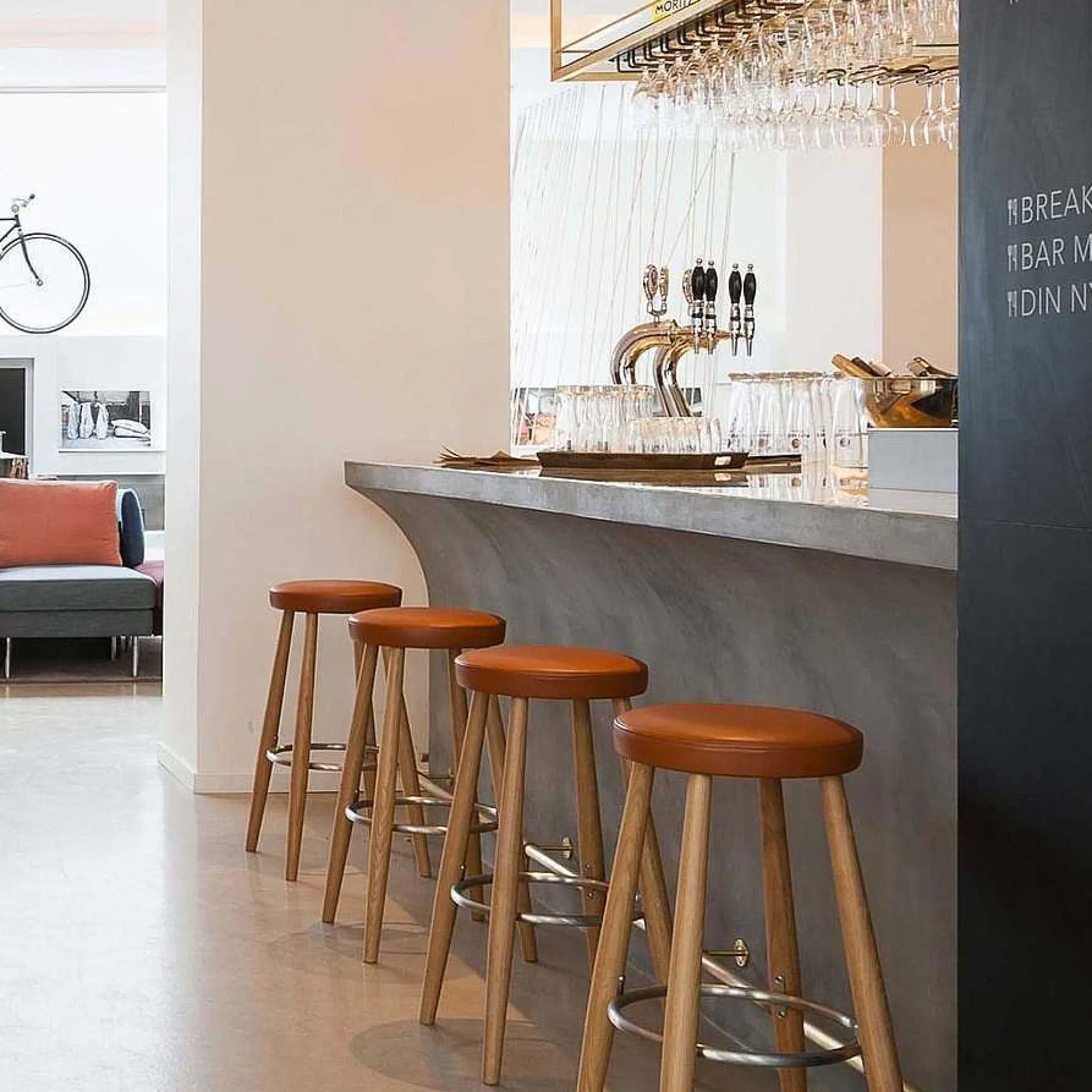 Carl Hansen & Søn Stools*Ch56 | Stool | Soaped Oak - Cognac Leather