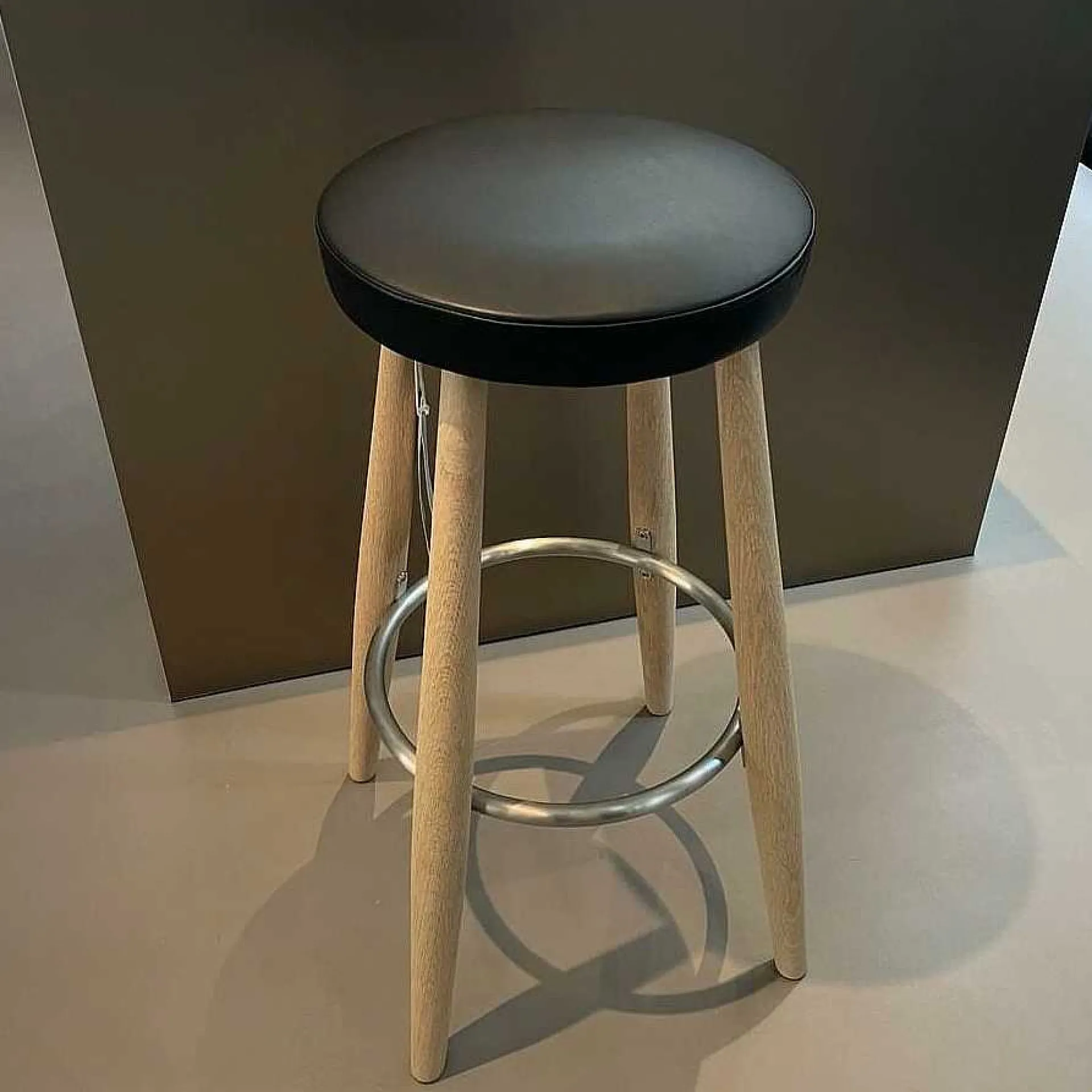 Carl Hansen & Søn Stools*Ch56 Bar Stool | Soaped Oak - Black Leather