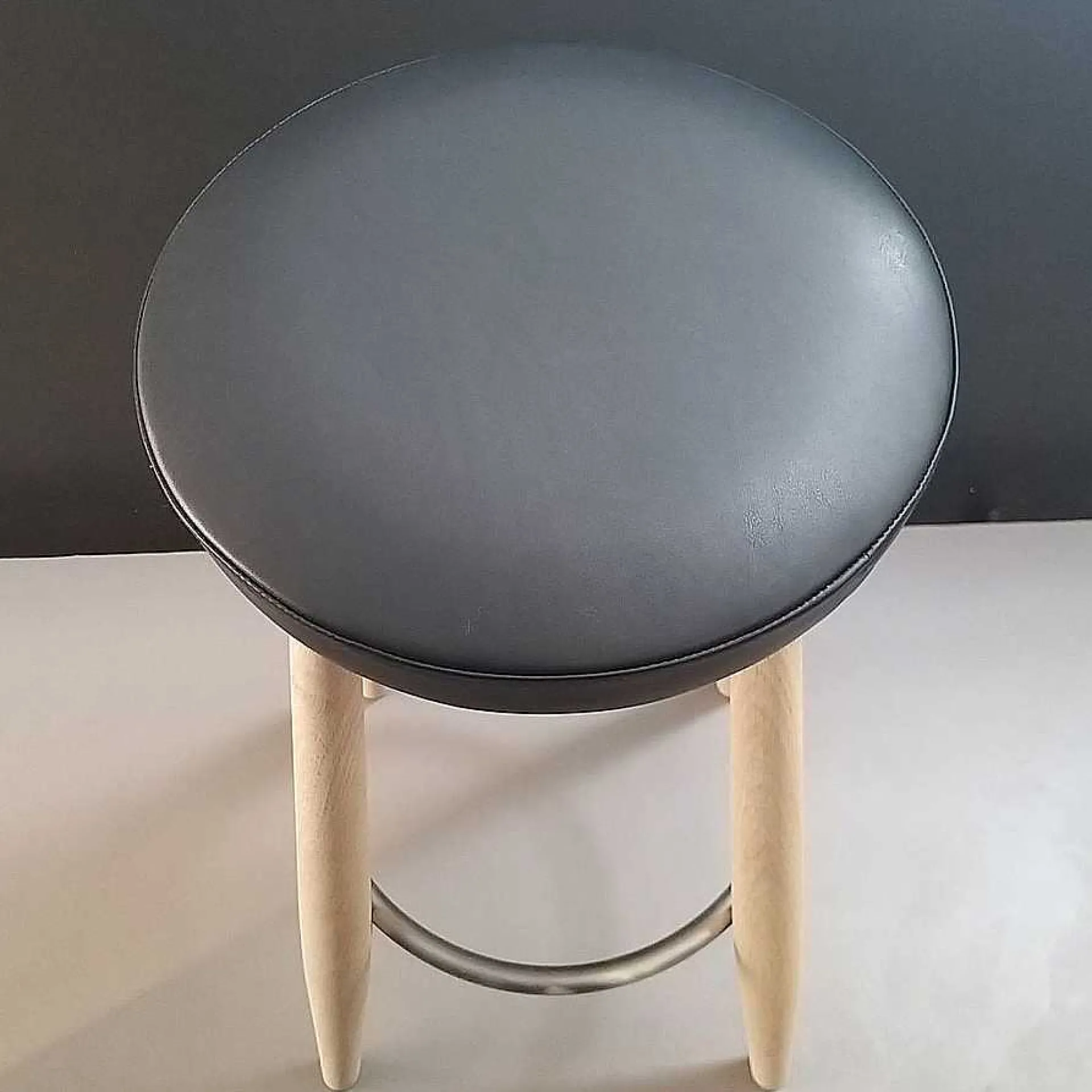 Carl Hansen & Søn Stools*Ch56 Bar Stool | Soaped Oak - Black Leather