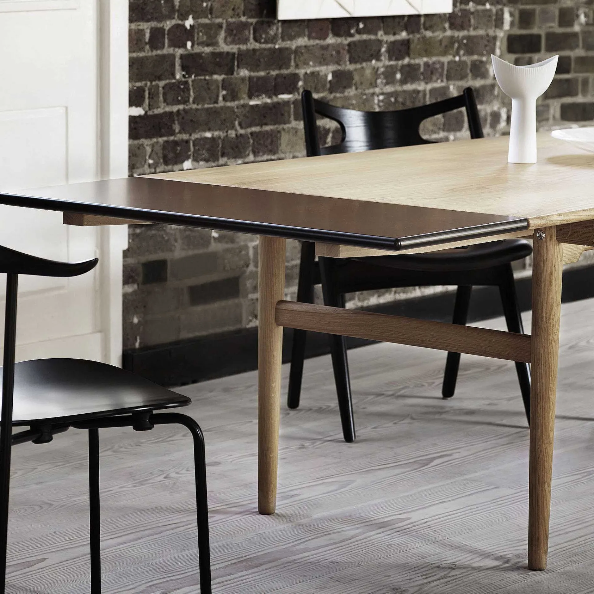 Carl Hansen & Søn Chairs*Ch29P | Chair | Oak - Black Leather