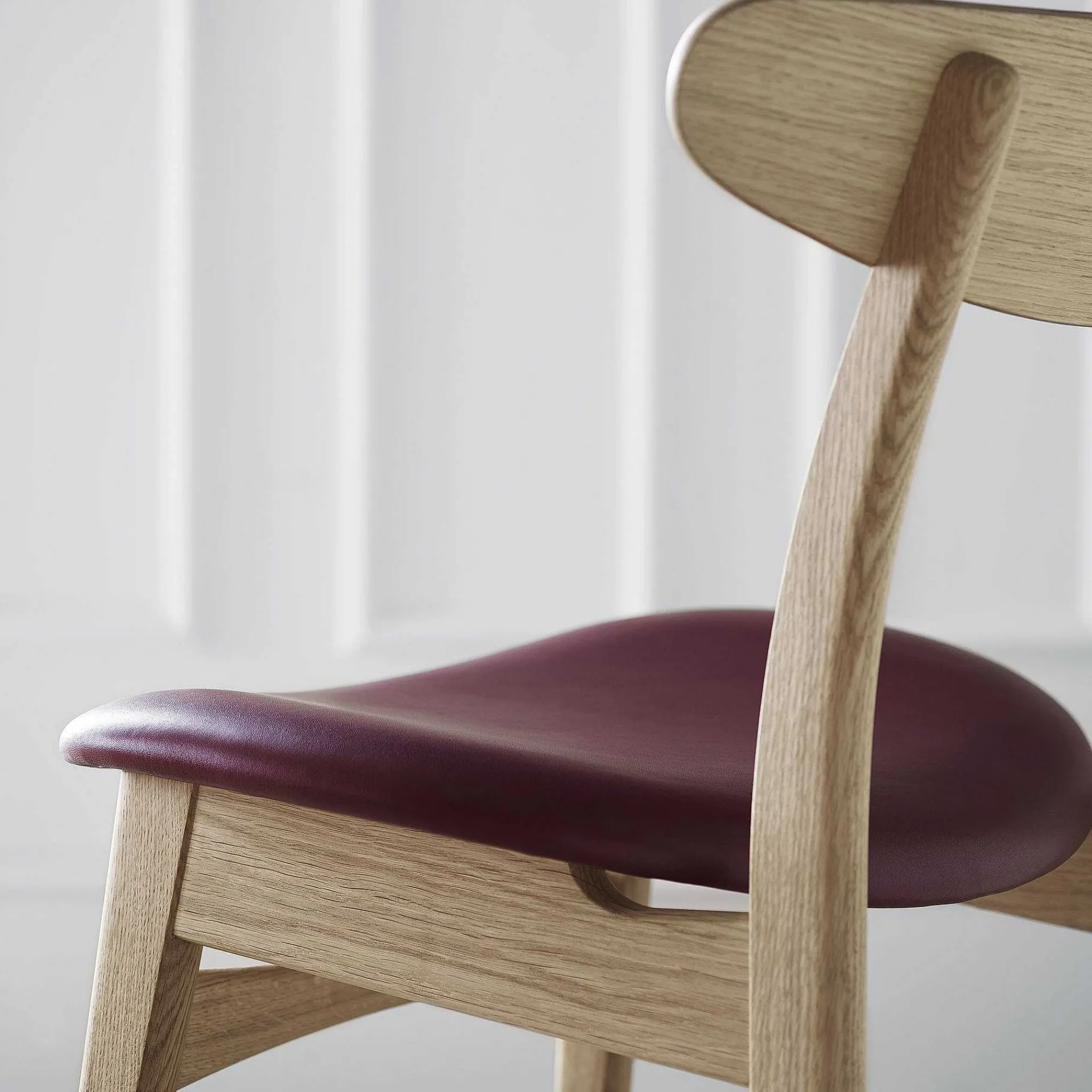 Carl Hansen & Søn Chairs*Ch30P | Chair | Oiled Oak - Amaranth Leather