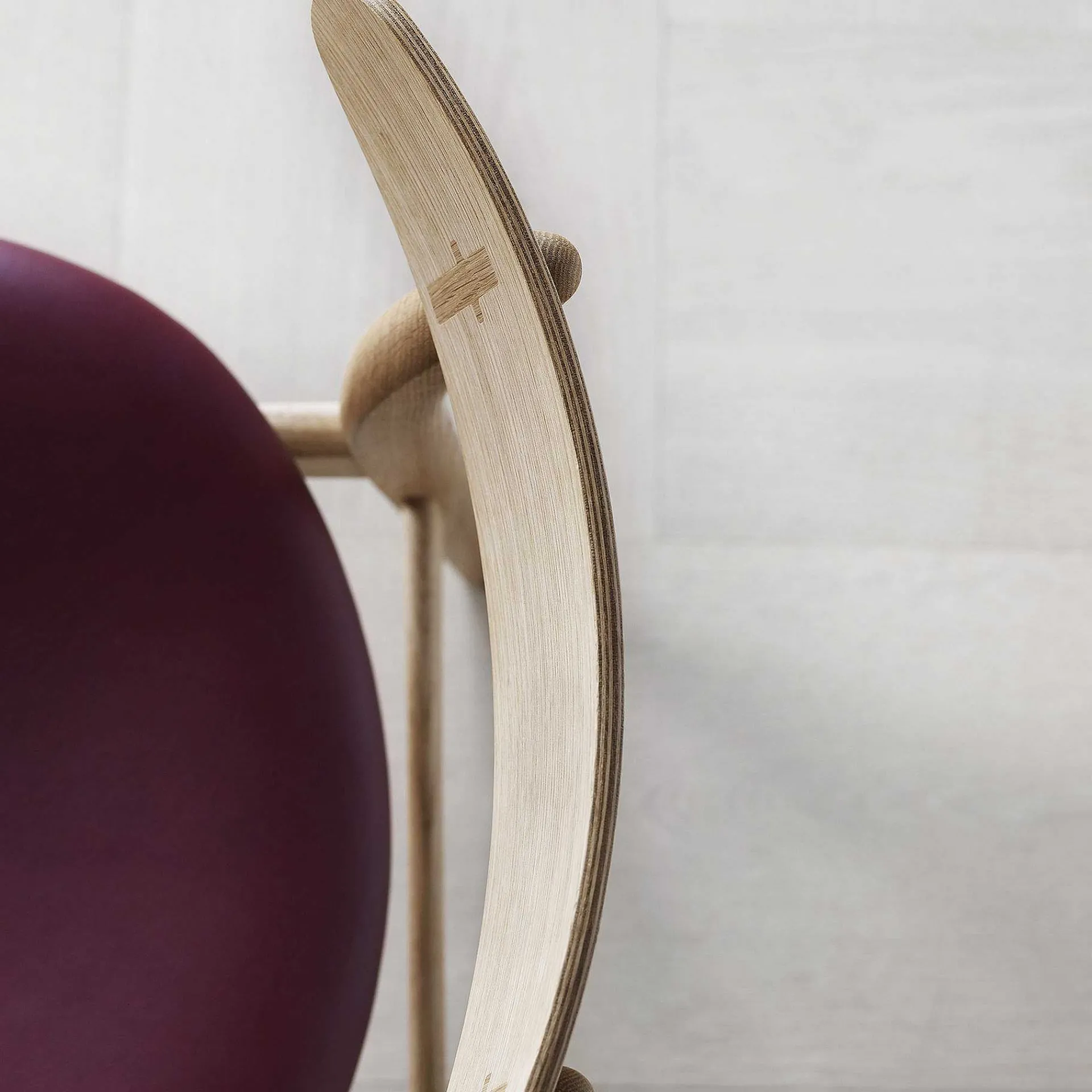 Carl Hansen & Søn Chairs*Ch30P | Chair | Oiled Oak - Amaranth Leather