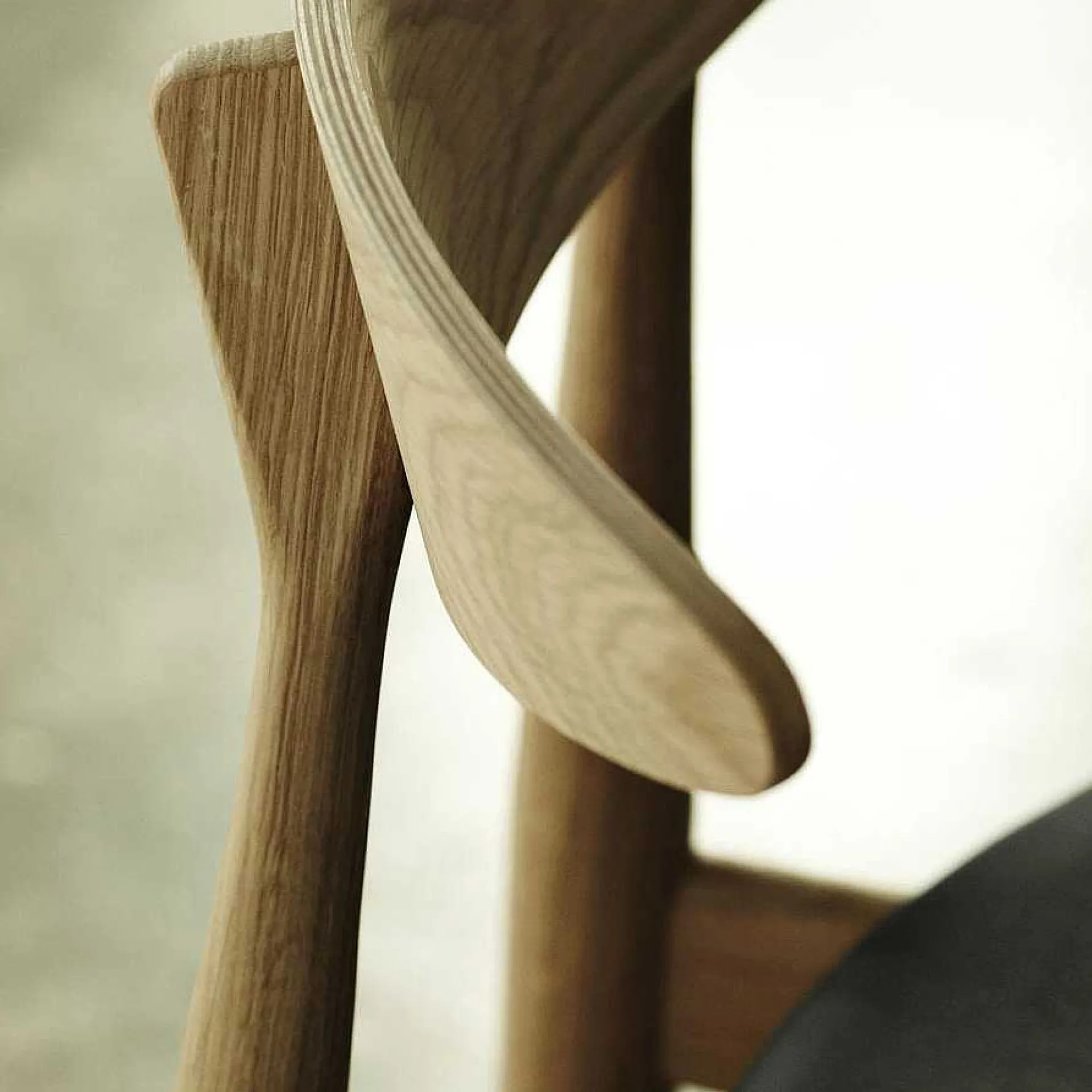 Carl Hansen & Søn Chairs*Ch33P | Chair | Oiled Oak - Black Leather