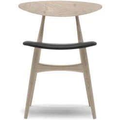 Carl Hansen & Søn Chairs*Ch33P | Chair | Soaped Oak - Black Leather