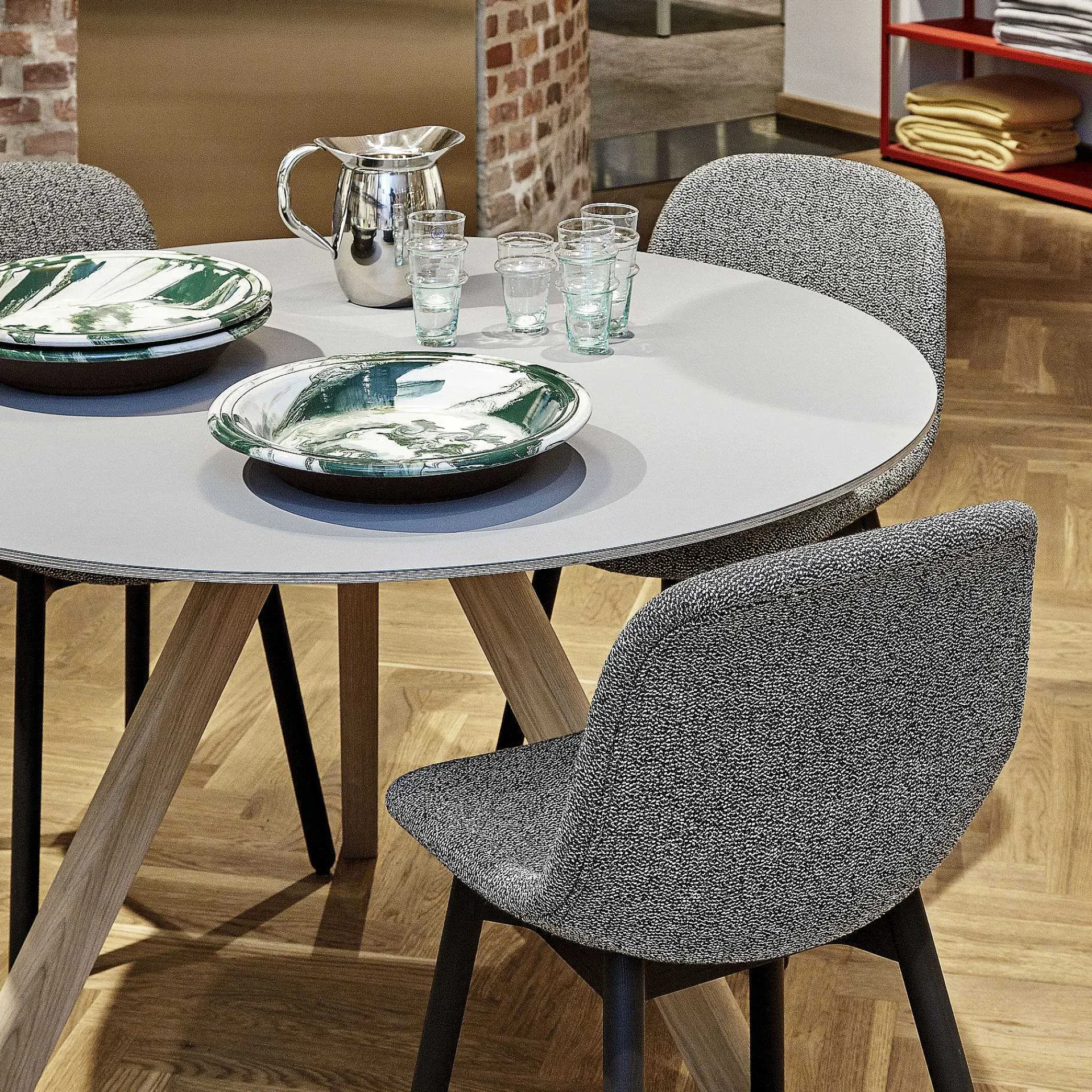 HAY Dining Tables*Cph 20 Round Table | Solid Oak/Off White Linoleum