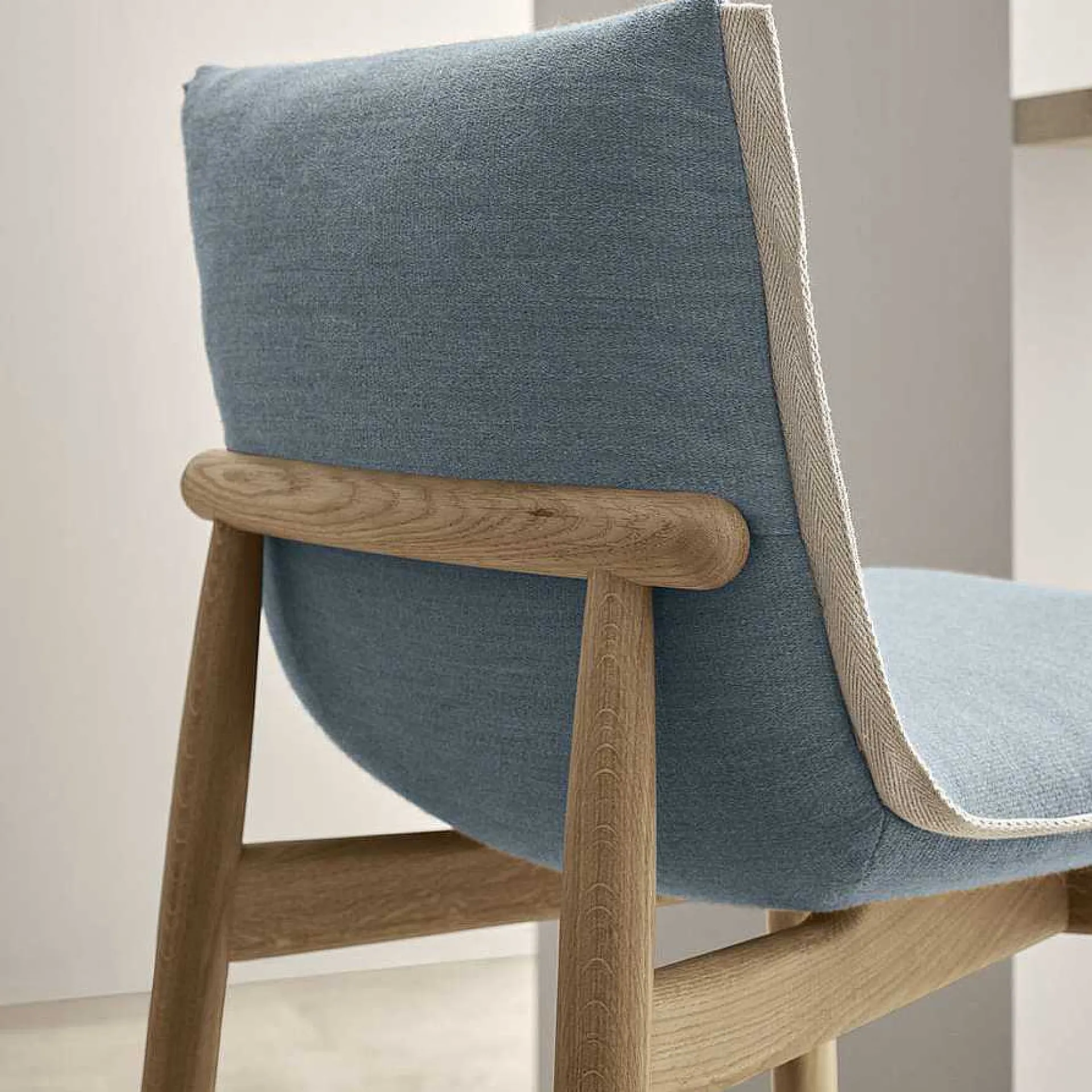 Carl Hansen & Søn Stools*E007 Embrace Bar Stool | Oak - Fabric