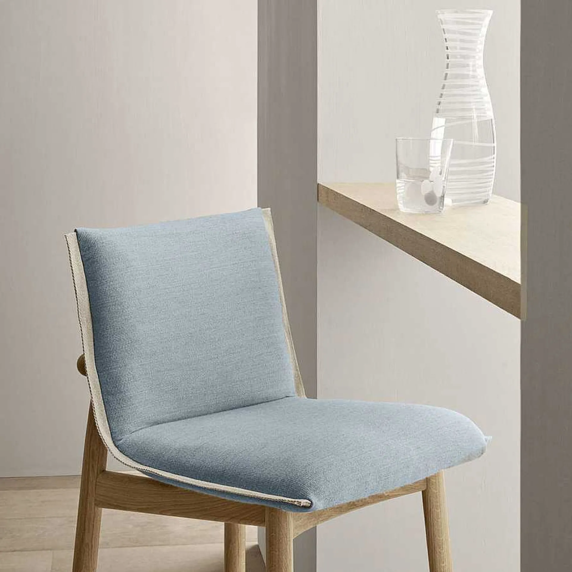 Carl Hansen & Søn Stools*E007 Embrace Bar Stool | Oak - Fabric