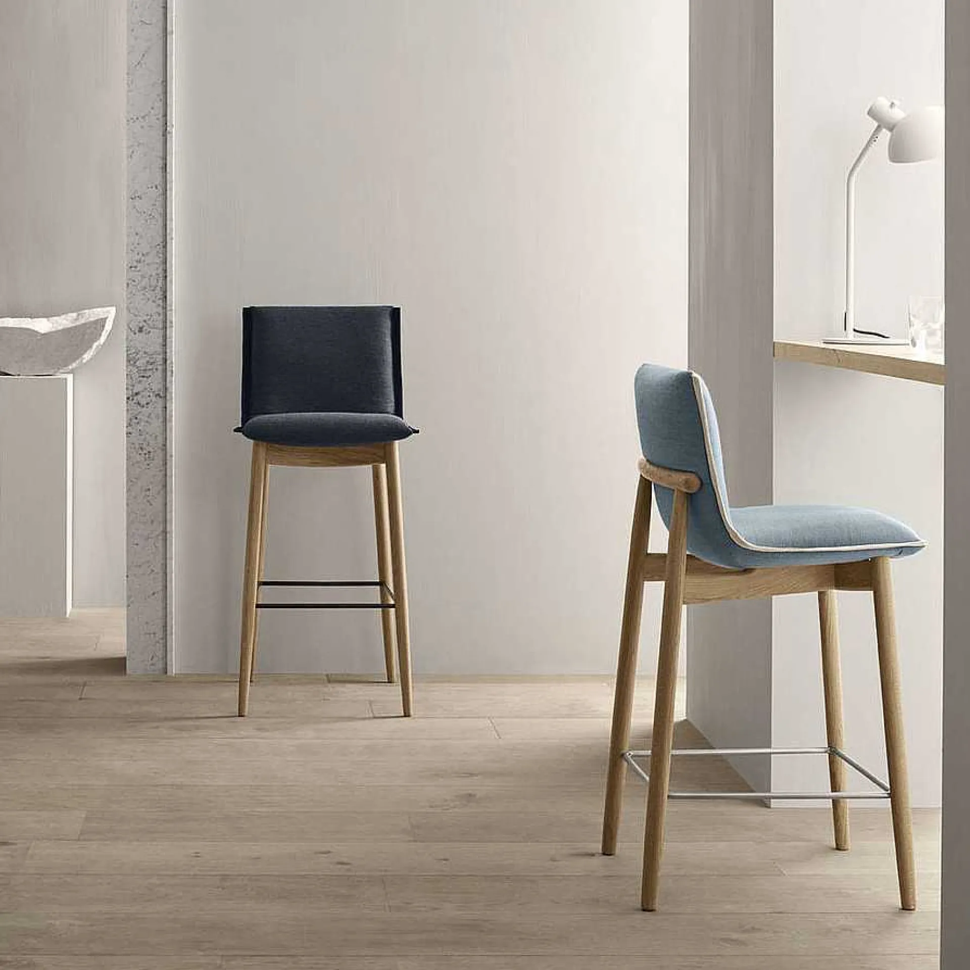 Carl Hansen & Søn Stools*E006 Embrace Bar Stool | Oak - Fabric