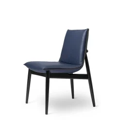 Carl Hansen & Søn Chairs*E004 Embrace Chair | Black Oak