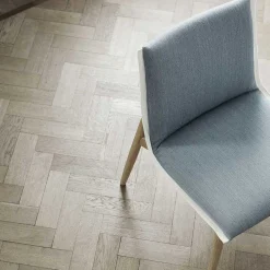 Carl Hansen & Søn Chairs*E004 Embrace Chair | Oak