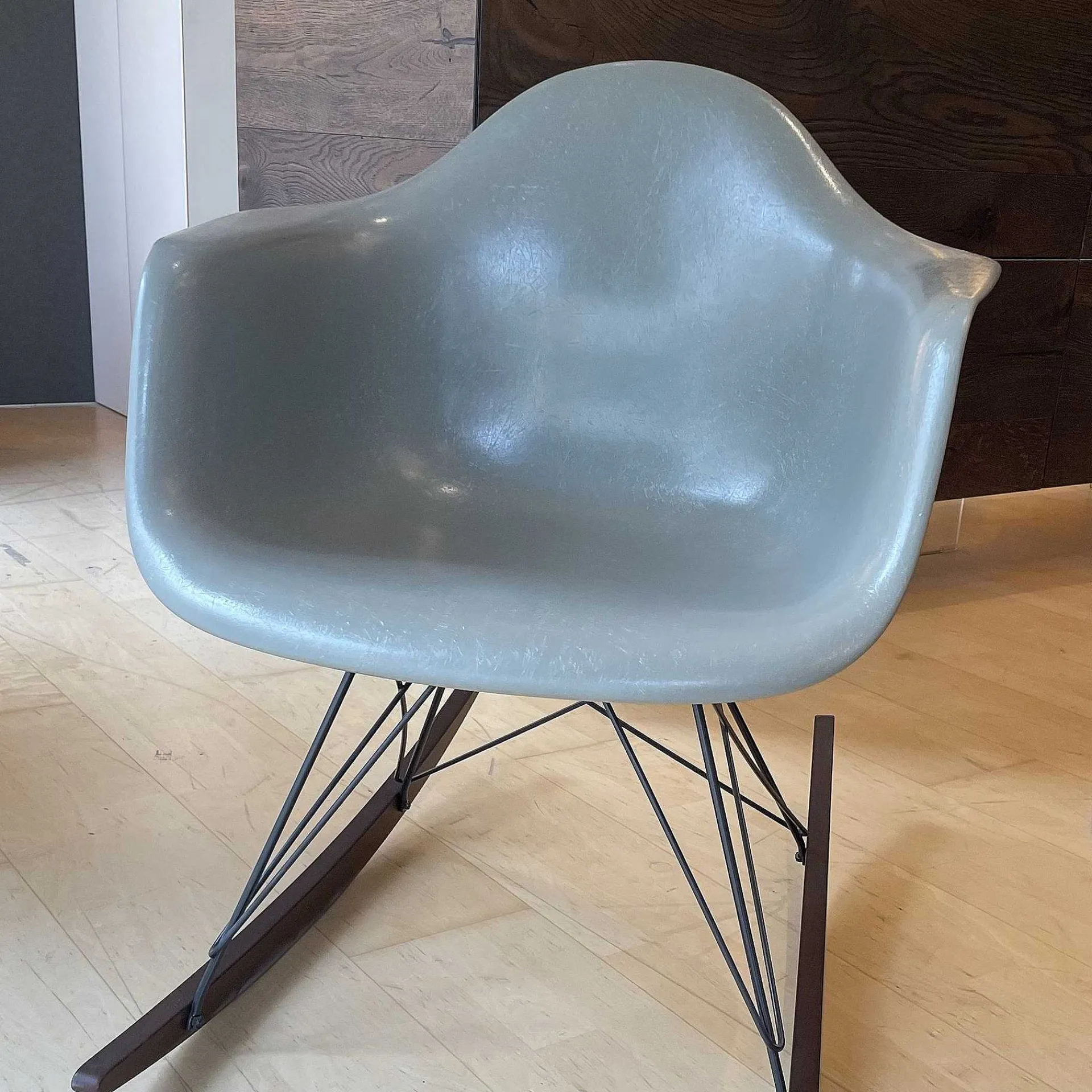 Vitra Chairs*Eames Fiberglass Armchair Rar | Rocking Chair - Raw Umber