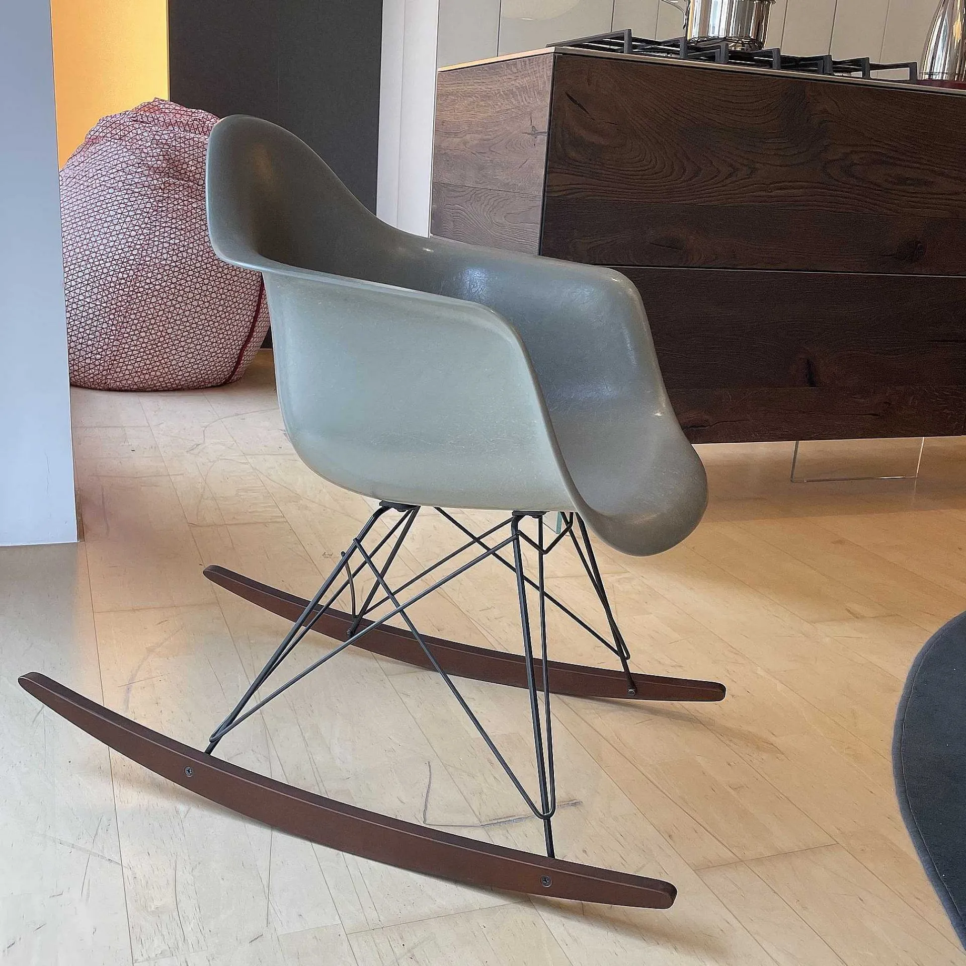 Vitra Chairs*Eames Fiberglass Armchair Rar | Rocking Chair - Raw Umber