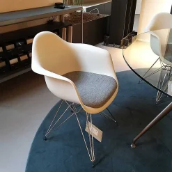 Vitra Chairs*Eames Plastic Armchair Dar| Pebble