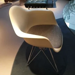 Vitra Chairs*Eames Plastic Armchair Dar| Pebble
