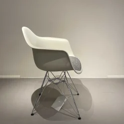 Vitra Chairs*Eames Plastic Armchair Dar| Pebble