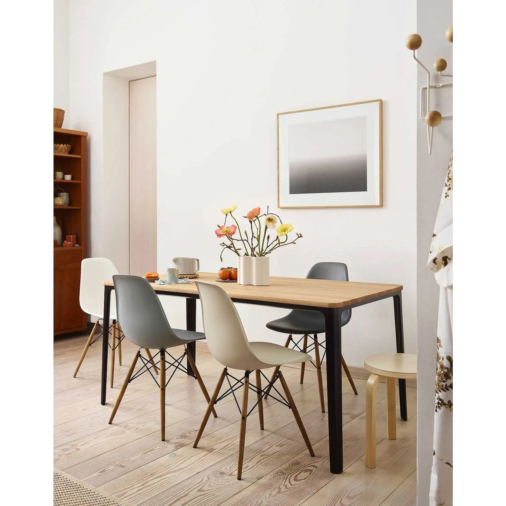 Vitra Chairs*Eames Plastic Chairs Dsw | Ash Honey Tone Base - White