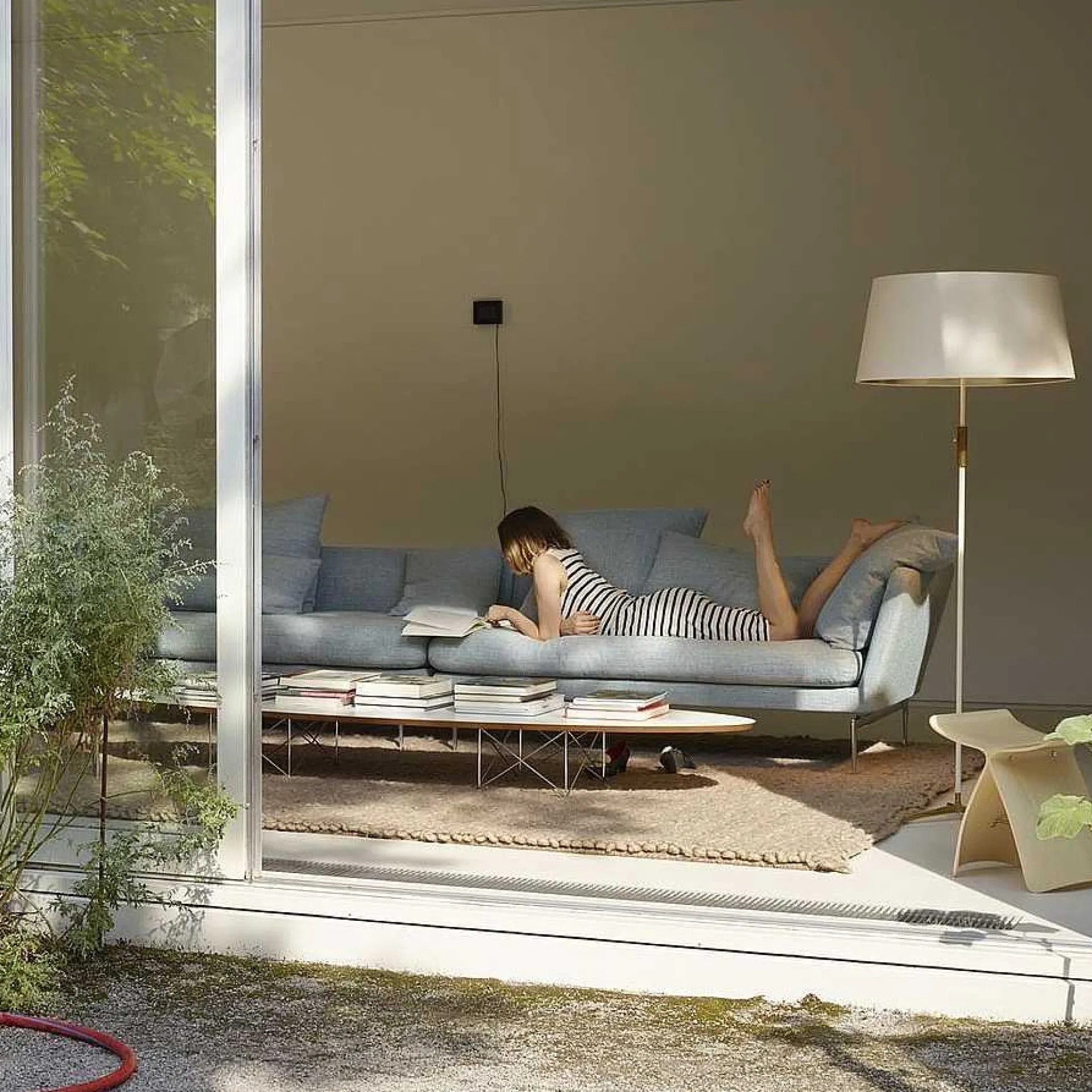 Vitra Coffee Tables*Elliptical Table Etr | Table | White