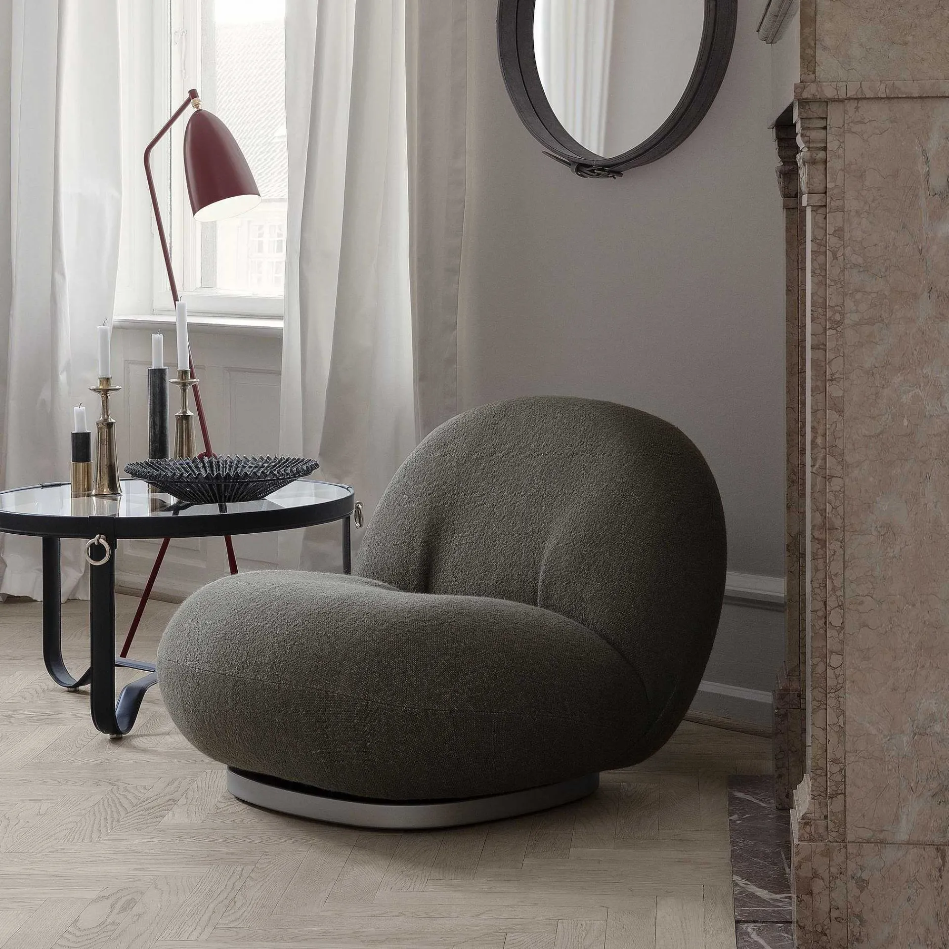 GUBI Pendant Lights*Grashoppa Floor Lamp | Andorra Red