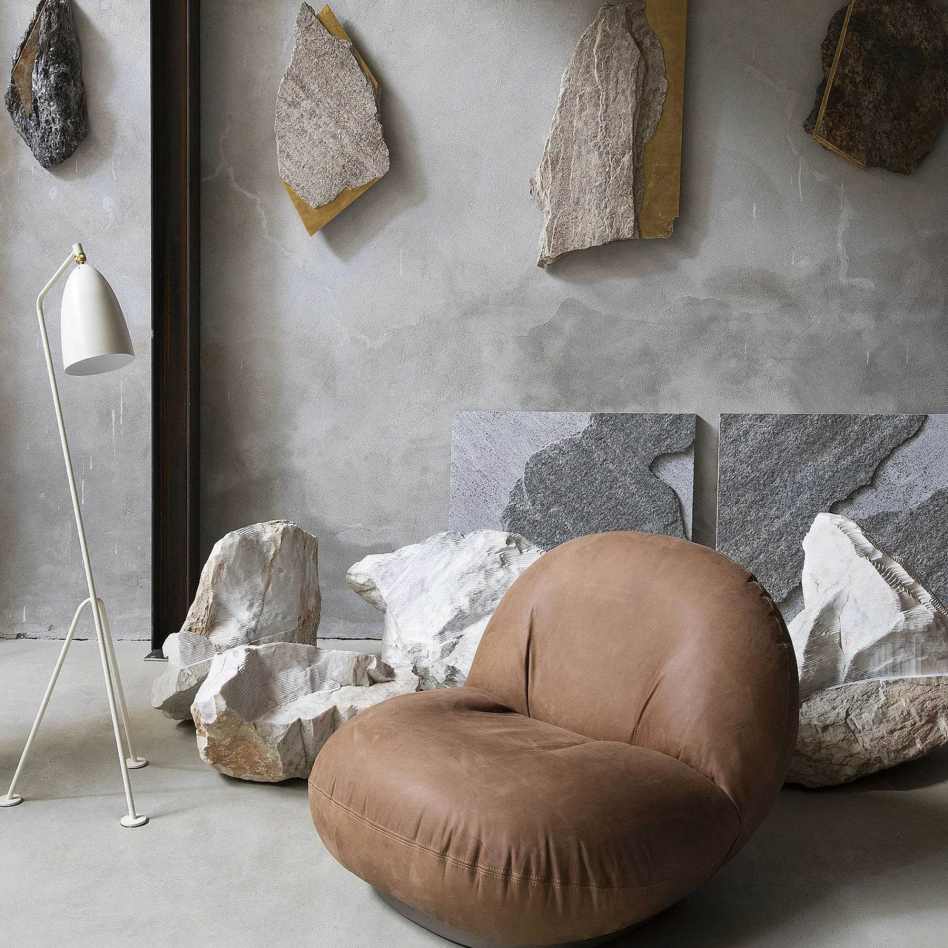 GUBI Pendant Lights*Grashoppa Floor Lamp | Lampada Da Terra | Oyster White