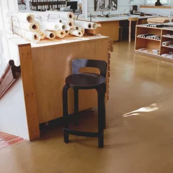 Artek Stools*High Chair K65 | Black Birch