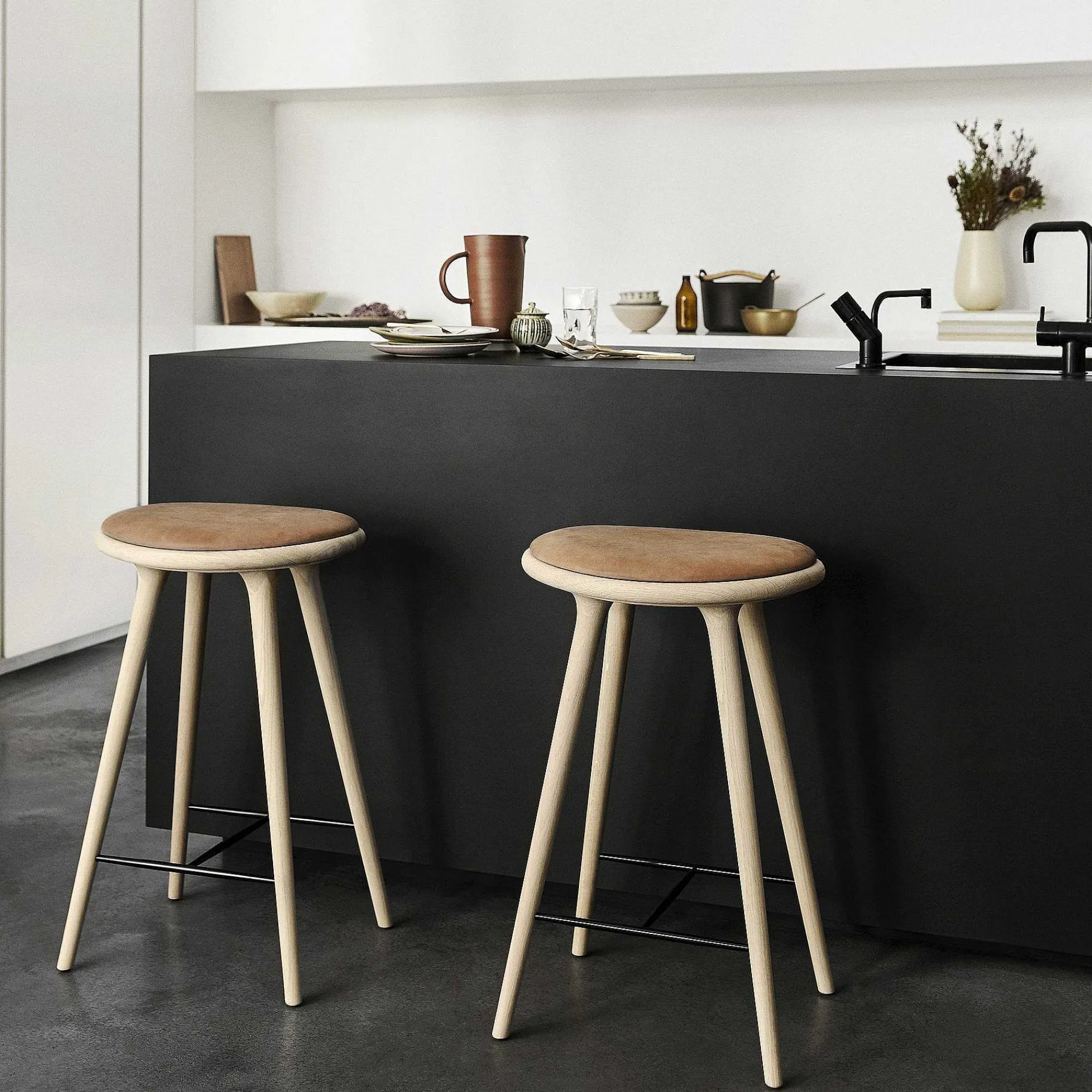 Mater Stools*High Stool | Soaped Oak - 74 Cm