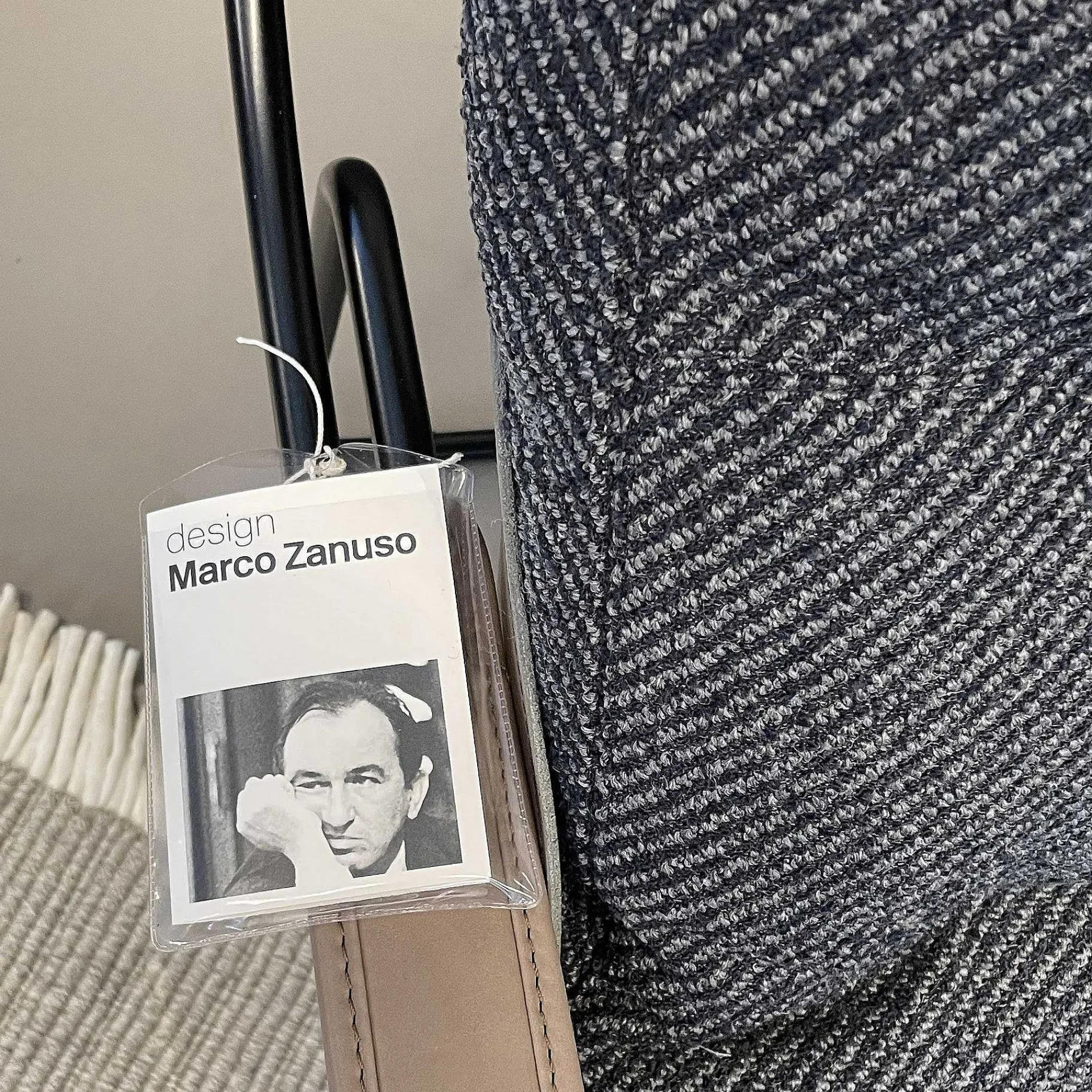 Zanotta Single Armchairs*Maggiolina Chaise Longue | Armchair | Leather - Fabric - Ex - Display