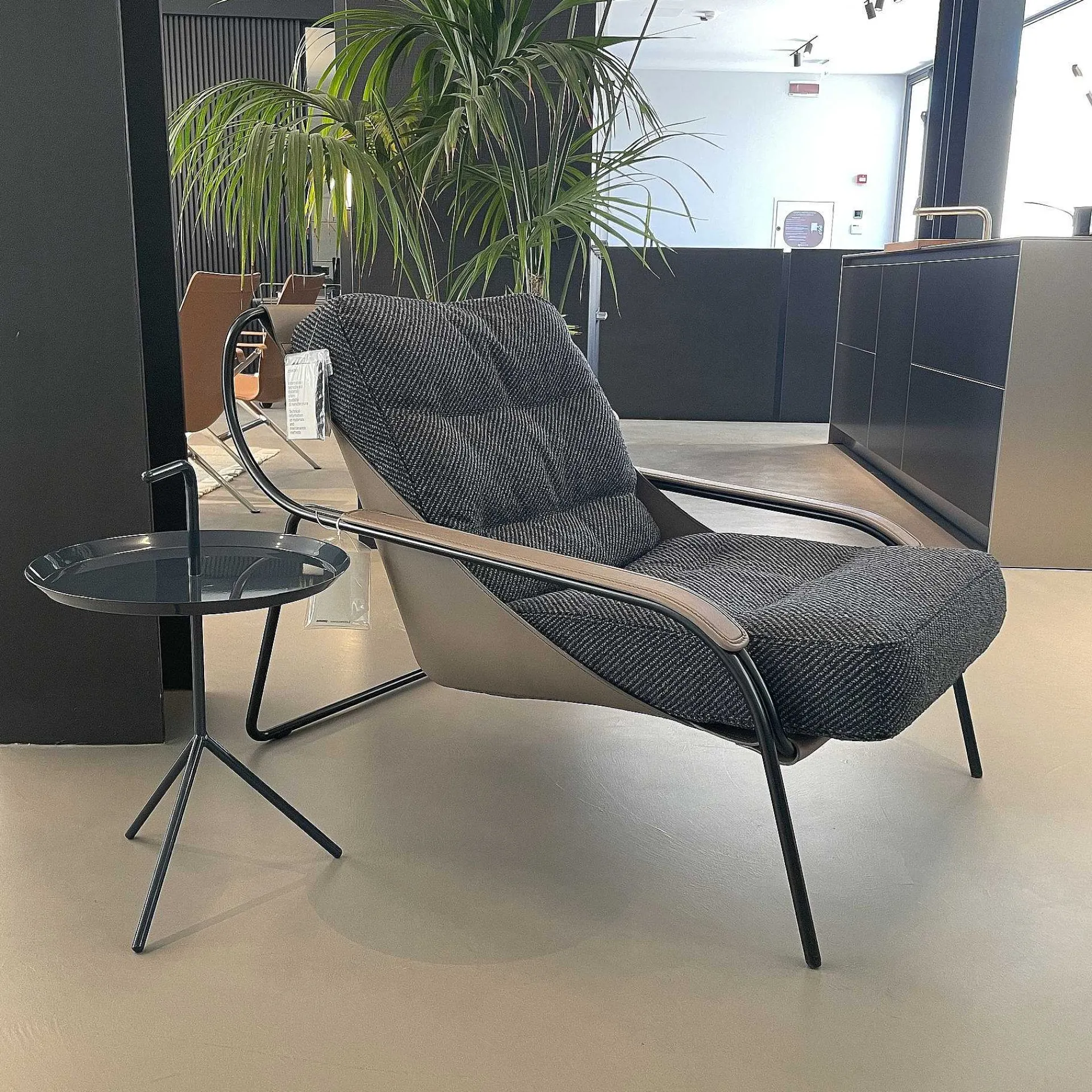 Zanotta Single Armchairs*Maggiolina Chaise Longue | Armchair | Leather - Fabric - Ex - Display