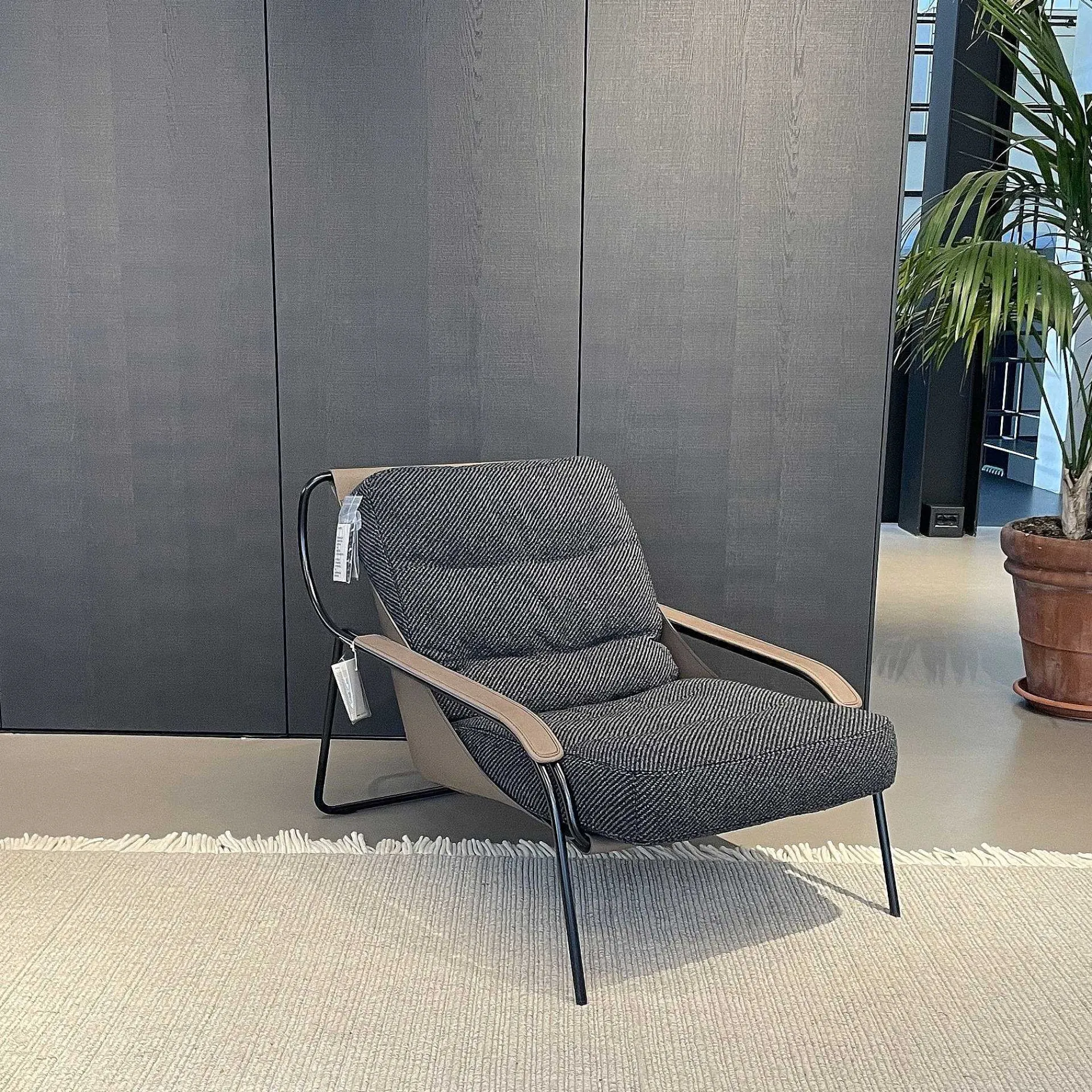 Zanotta Single Armchairs*Maggiolina Chaise Longue | Armchair | Leather - Fabric - Ex - Display