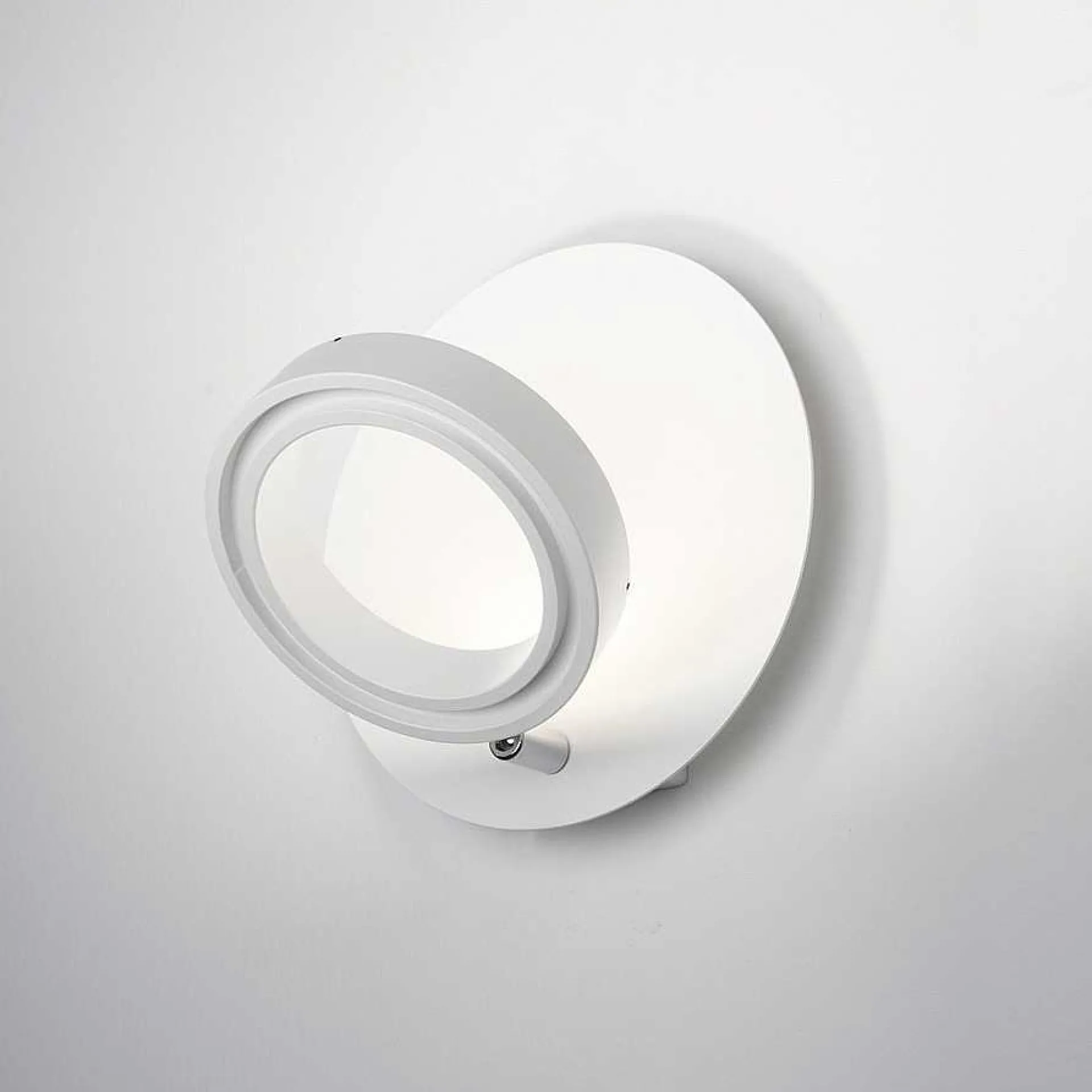 Zava Pendant Lights*Meta | Round Wall Lamp - Ral 9010