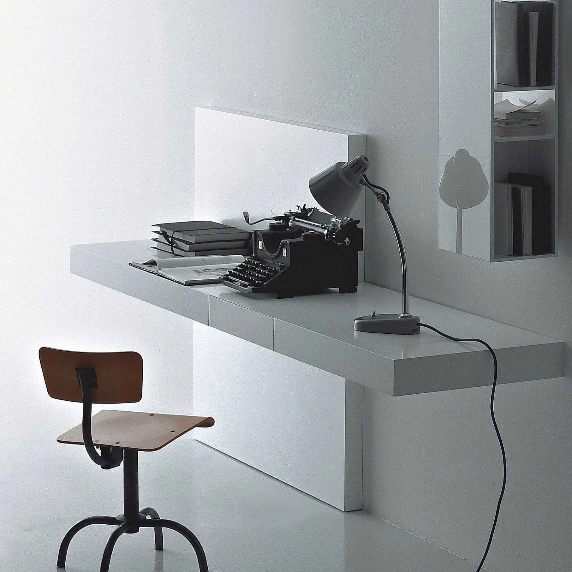 Porro Desks And Office Tables*Modern | Right Writing Desk - Matt Lacquered L75 Chalk White