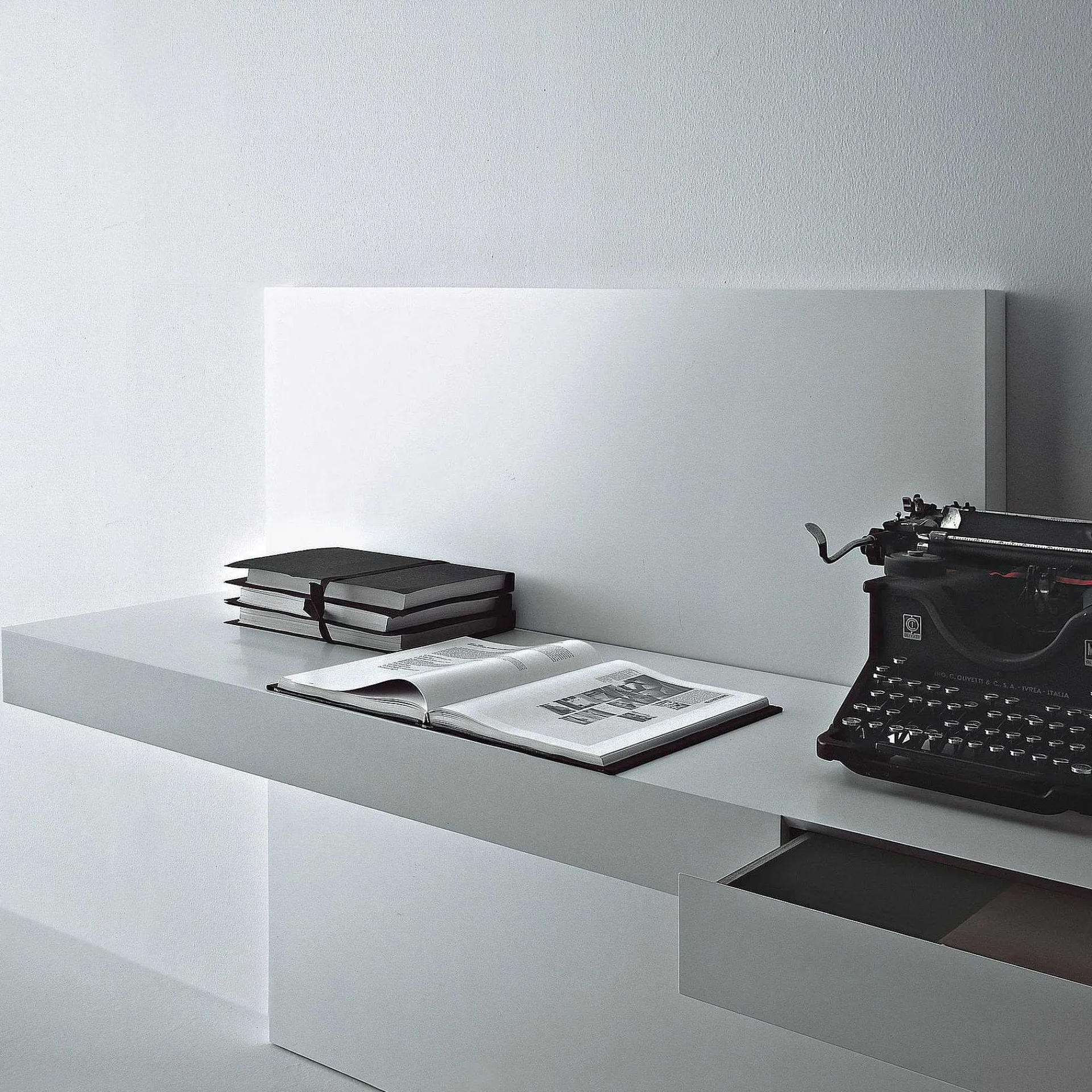 Porro Desks And Office Tables*Modern | Right Writing Desk - Matt Lacquered L75 Chalk White