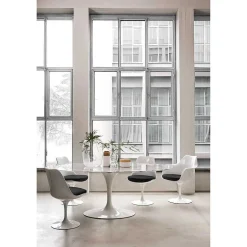 Knoll Dining Tables*Saarinen Tulip Table | Round Table | Statuarietto Marble Shiny Finish