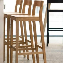 Zeitraum Stools*Sit Bar | Oak