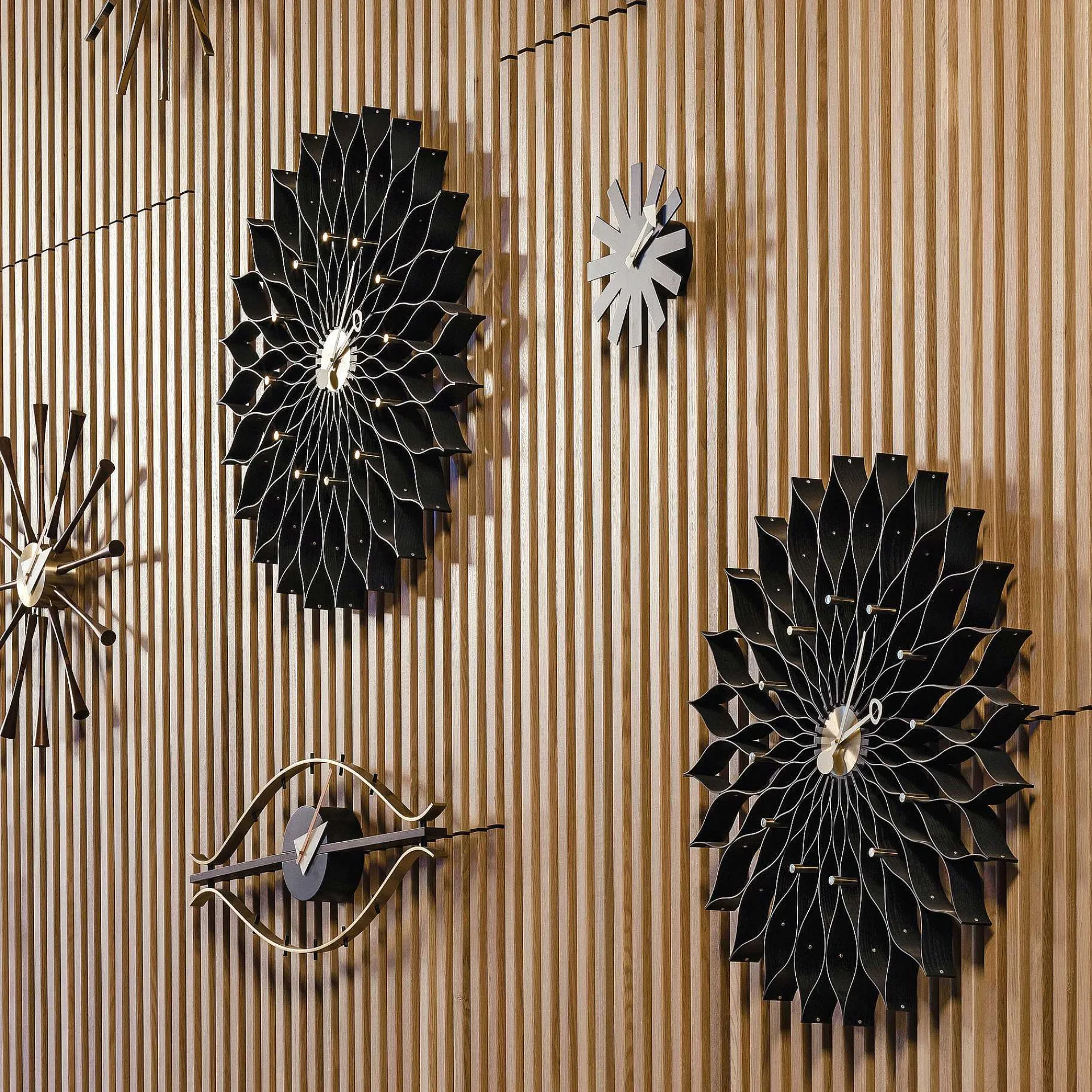 Vitra Clocks*Sunflower Clock | Ash / Brass