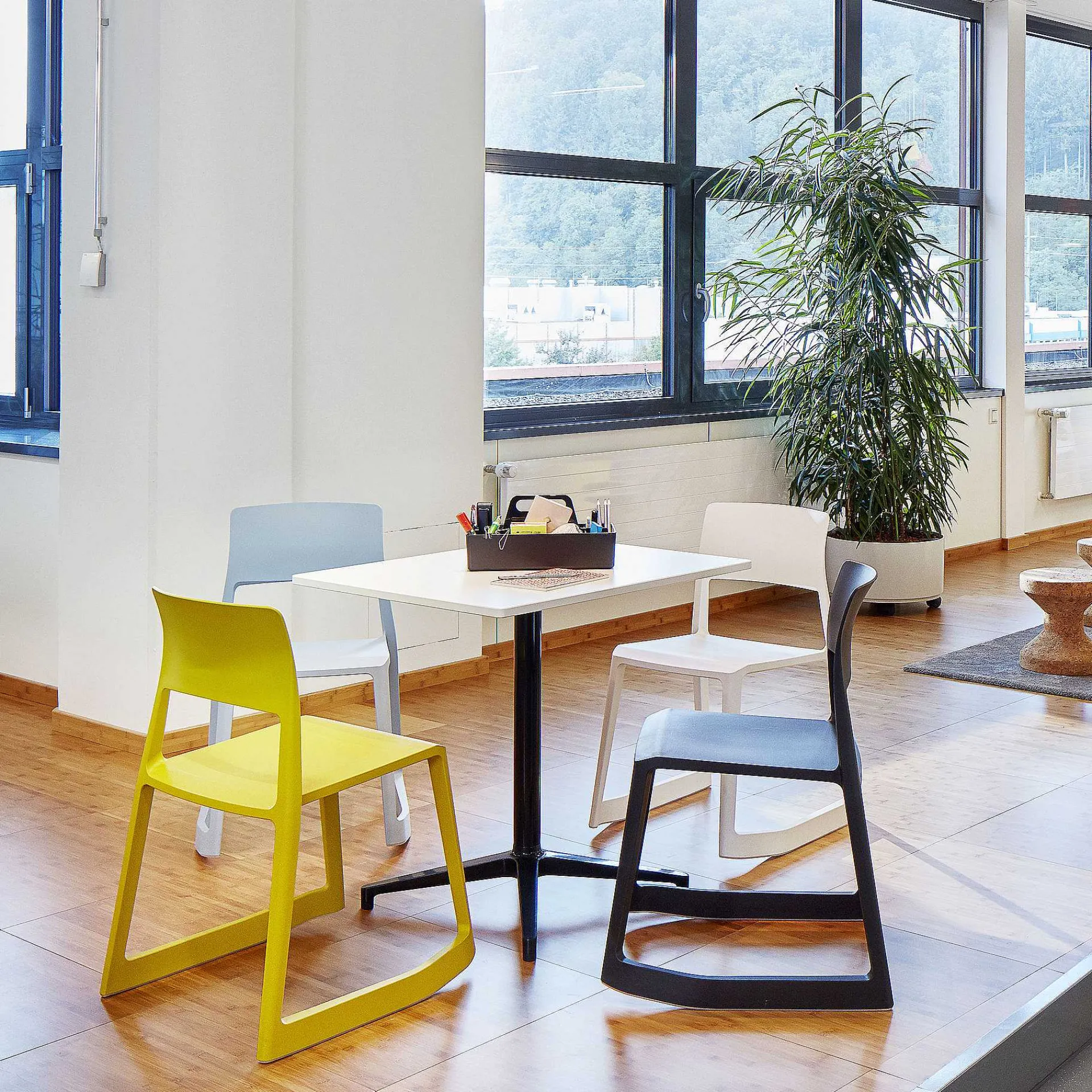 Vitra Chairs*Tip Ton | Basic Dark