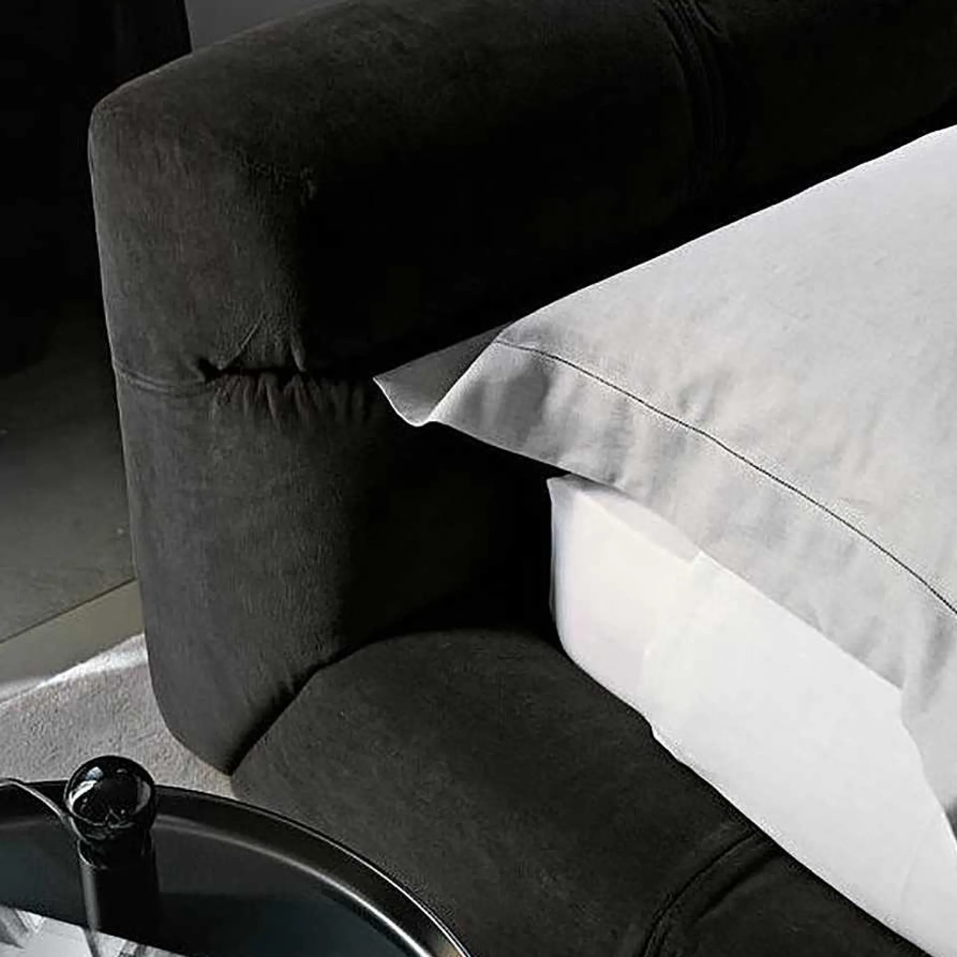 B&B Italia King Size Beds*Tufty - Bed